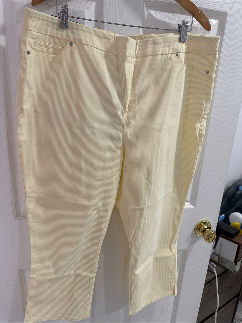 Mario Serrani Pale Yellow Cropped pants